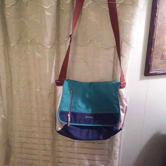 Very Bradley Handbags - Vera Bradley nylon  computer/book bag